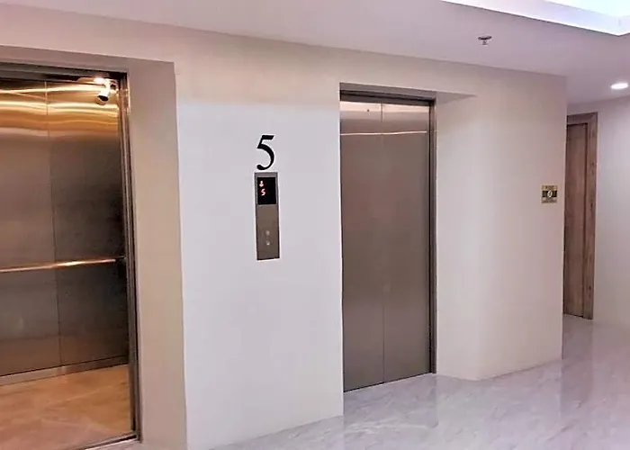Cozy 1br Prime World District, Near Airport, Gaisano Grand Mall, Mactan Doctor's Hospital 호텔 2*